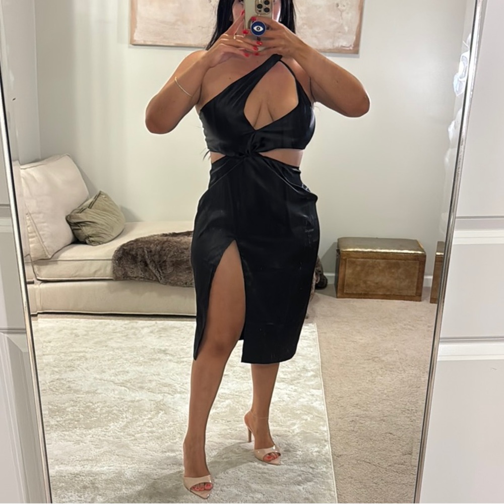 PrettyLittleThing Black Cut-Out Midi Dress